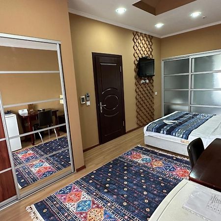 Tian-Shan Hotel Biszkek Zewnętrze zdjęcie