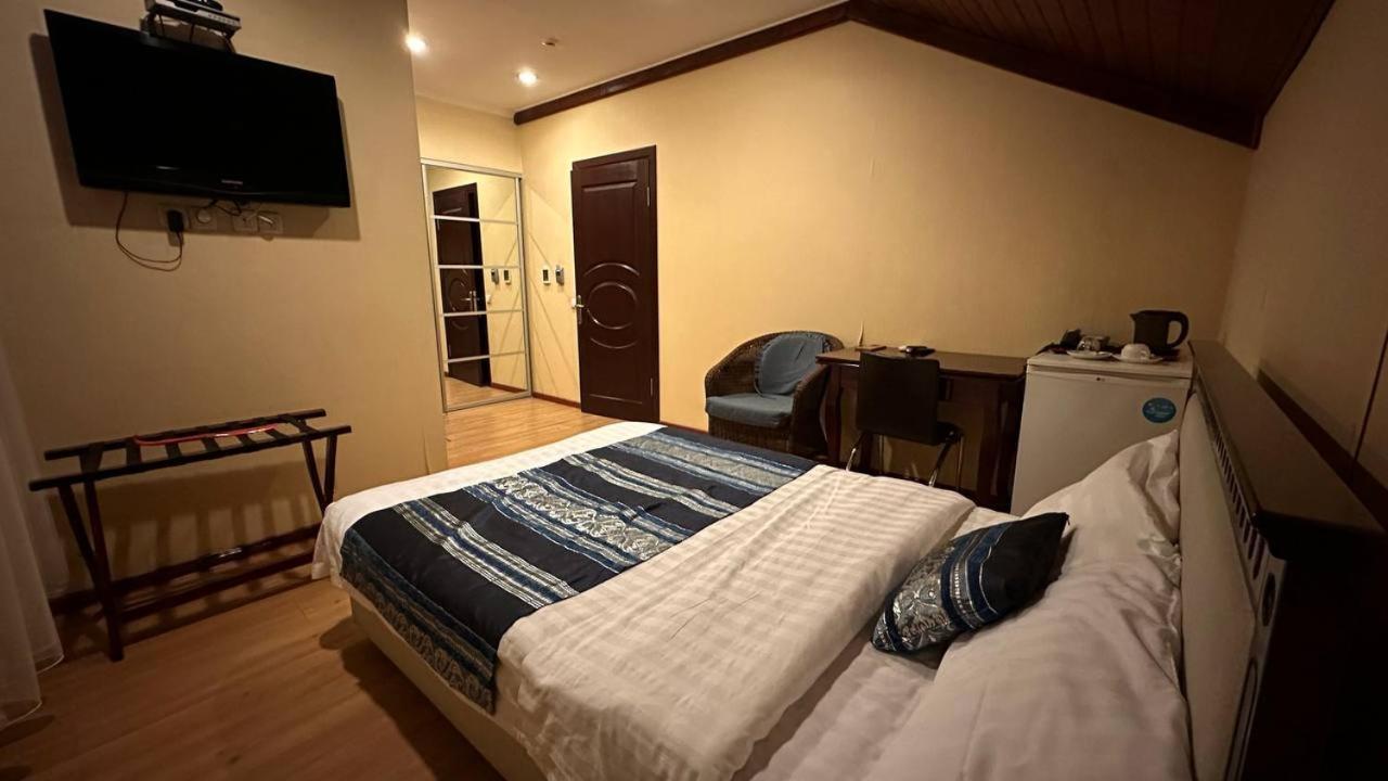 Tian-Shan Hotel Biszkek Zewnętrze zdjęcie