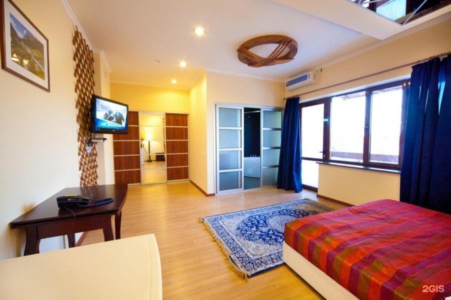 Tian-Shan Hotel Biszkek Zewnętrze zdjęcie