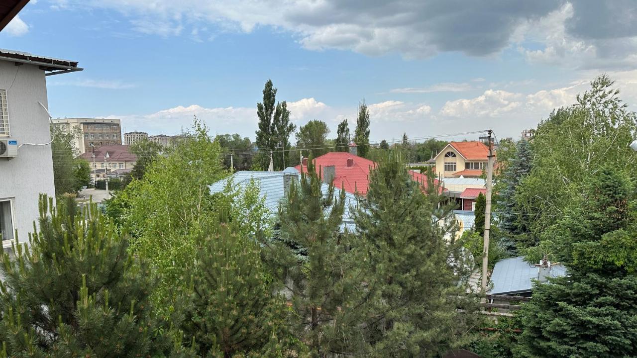 Tian-Shan Hotel Biszkek Zewnętrze zdjęcie