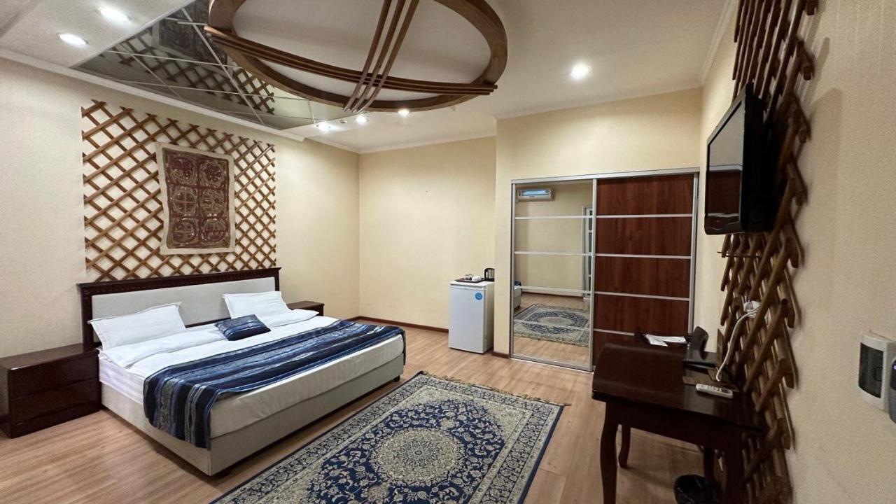 Tian-Shan Hotel Biszkek Zewnętrze zdjęcie