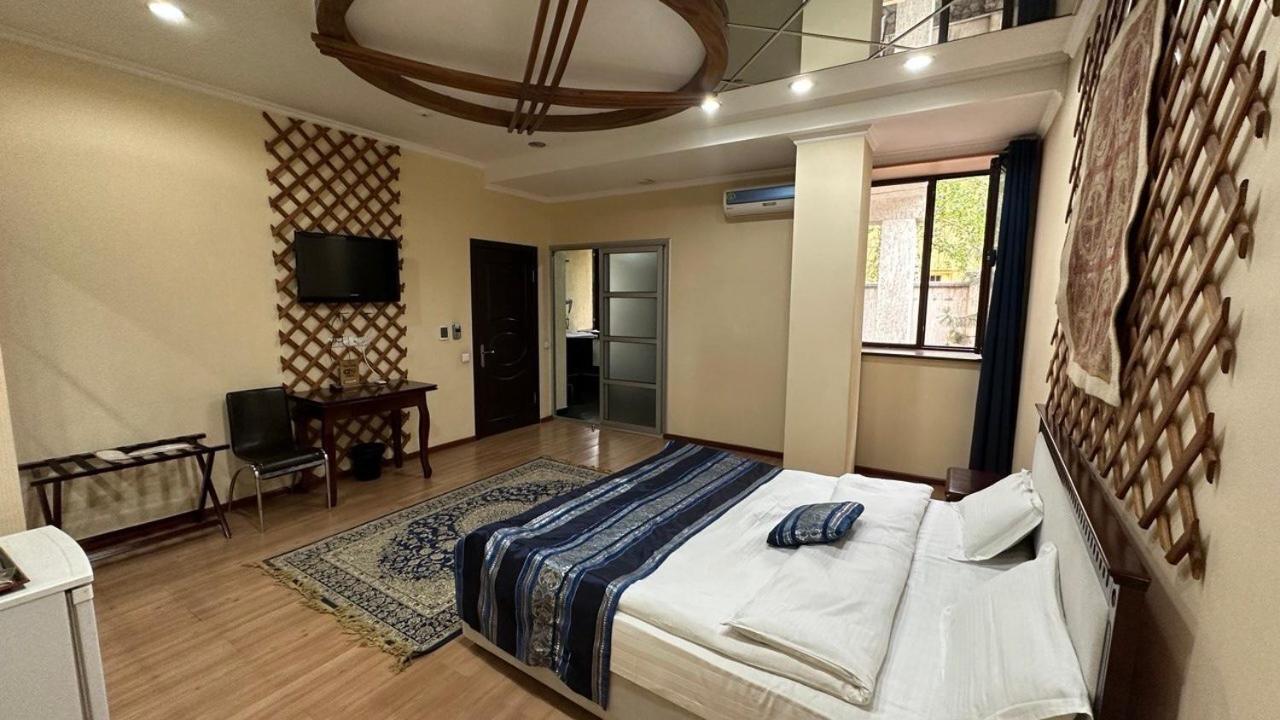 Tian-Shan Hotel Biszkek Zewnętrze zdjęcie