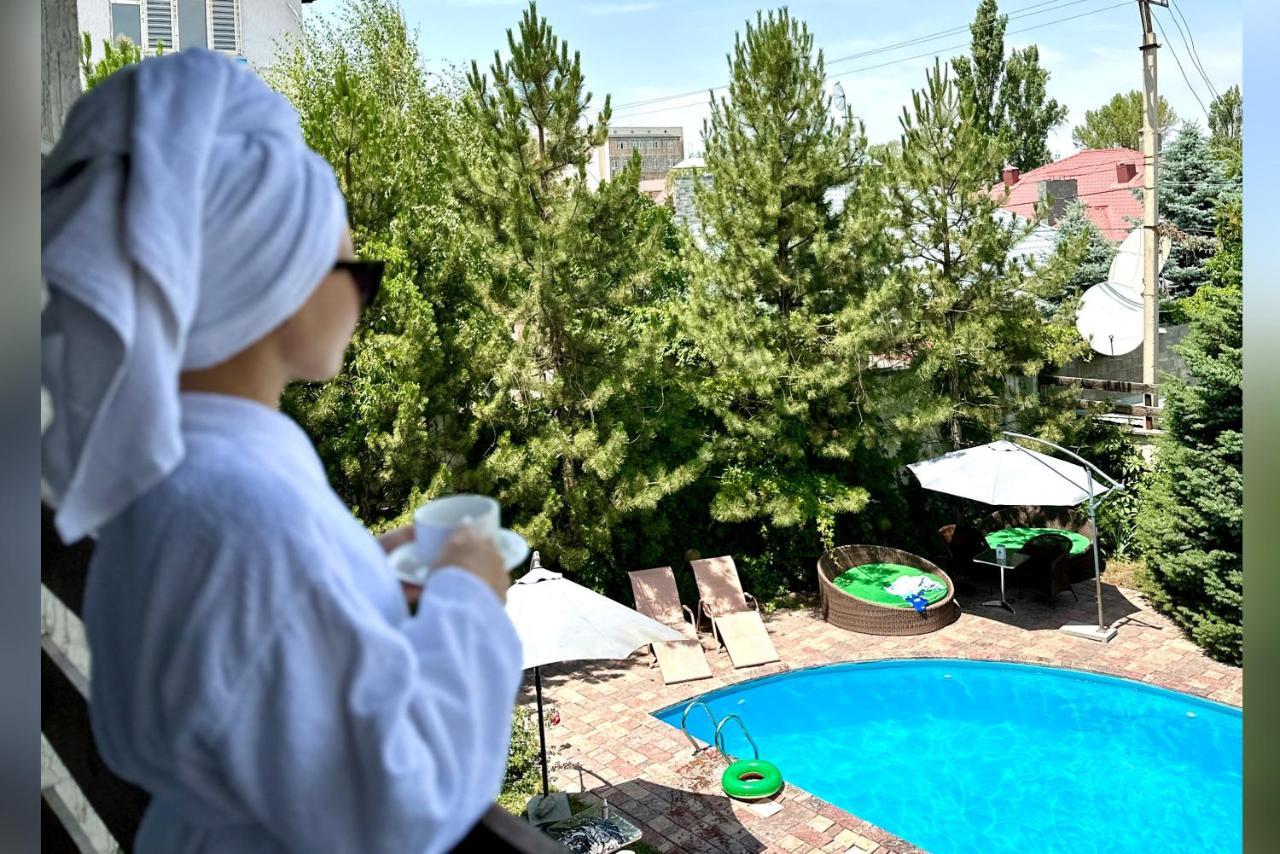 Tian-Shan Hotel Biszkek Zewnętrze zdjęcie