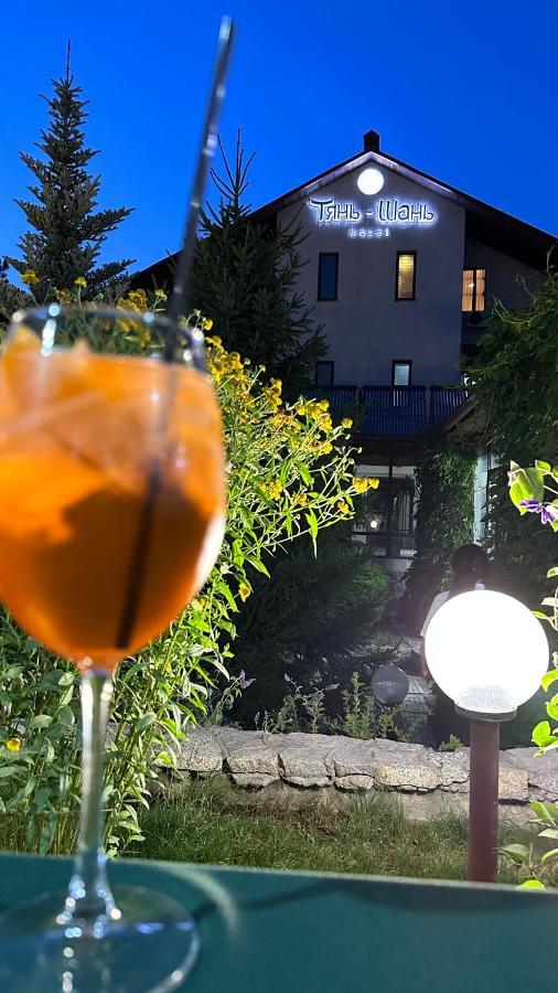 Tian-Shan Hotel Biszkek Zewnętrze zdjęcie