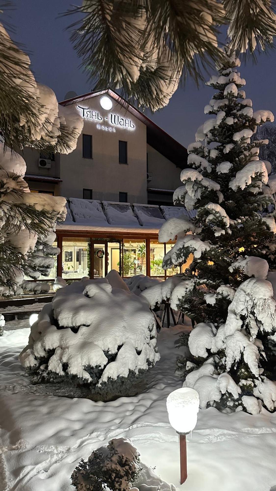 Tian-Shan Hotel Biszkek Zewnętrze zdjęcie