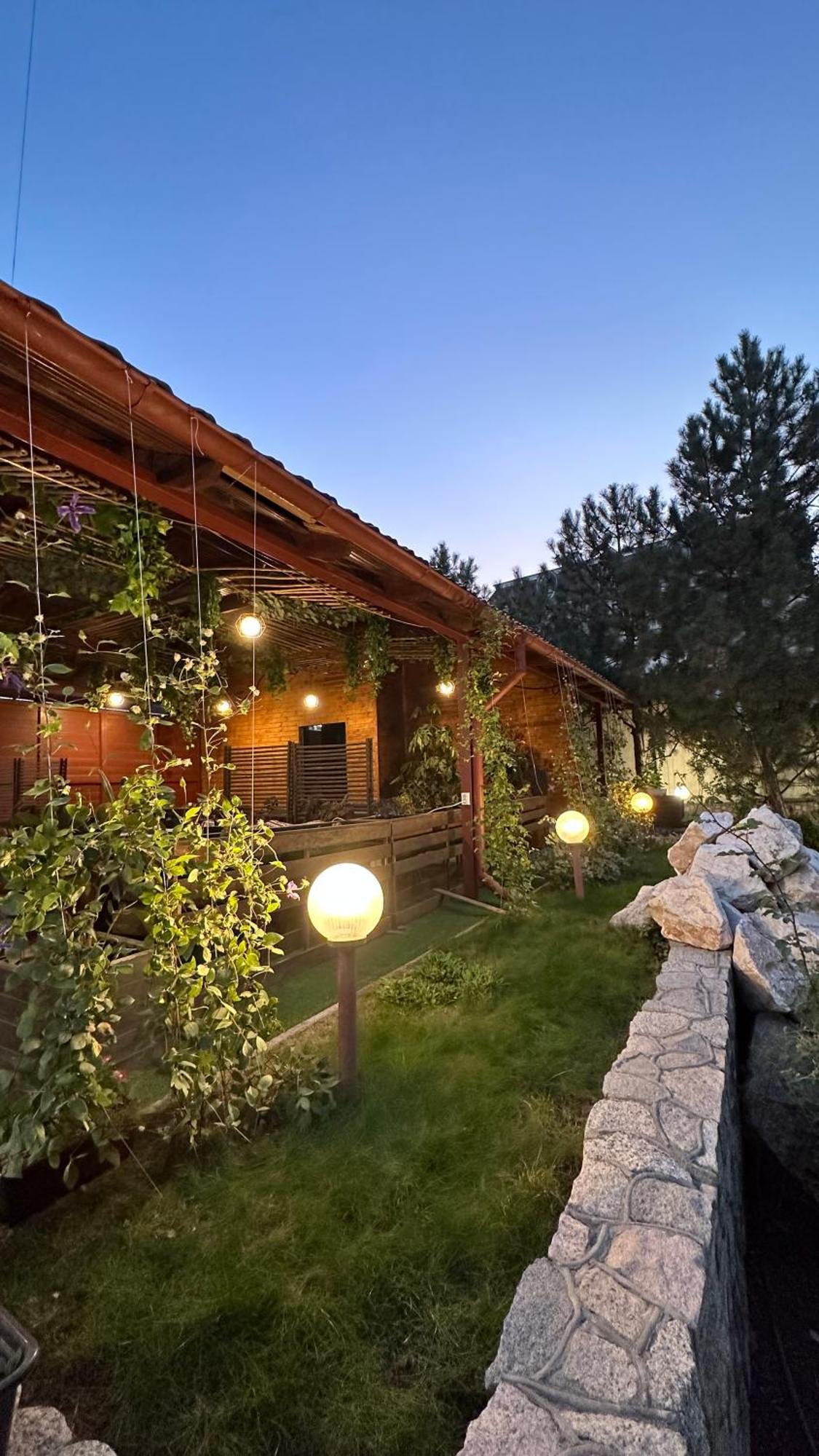 Tian-Shan Hotel Biszkek Zewnętrze zdjęcie