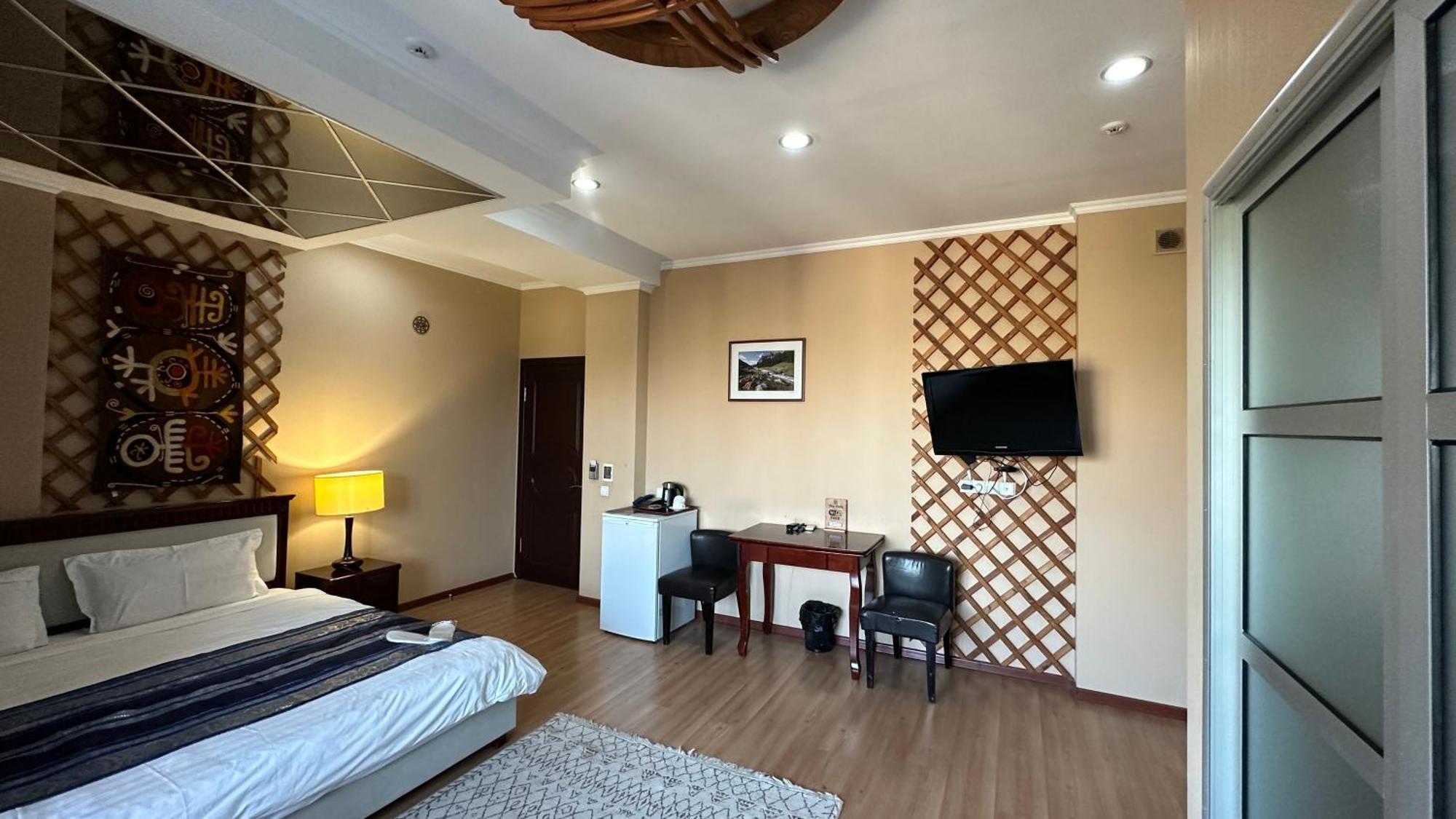 Tian-Shan Hotel Biszkek Zewnętrze zdjęcie