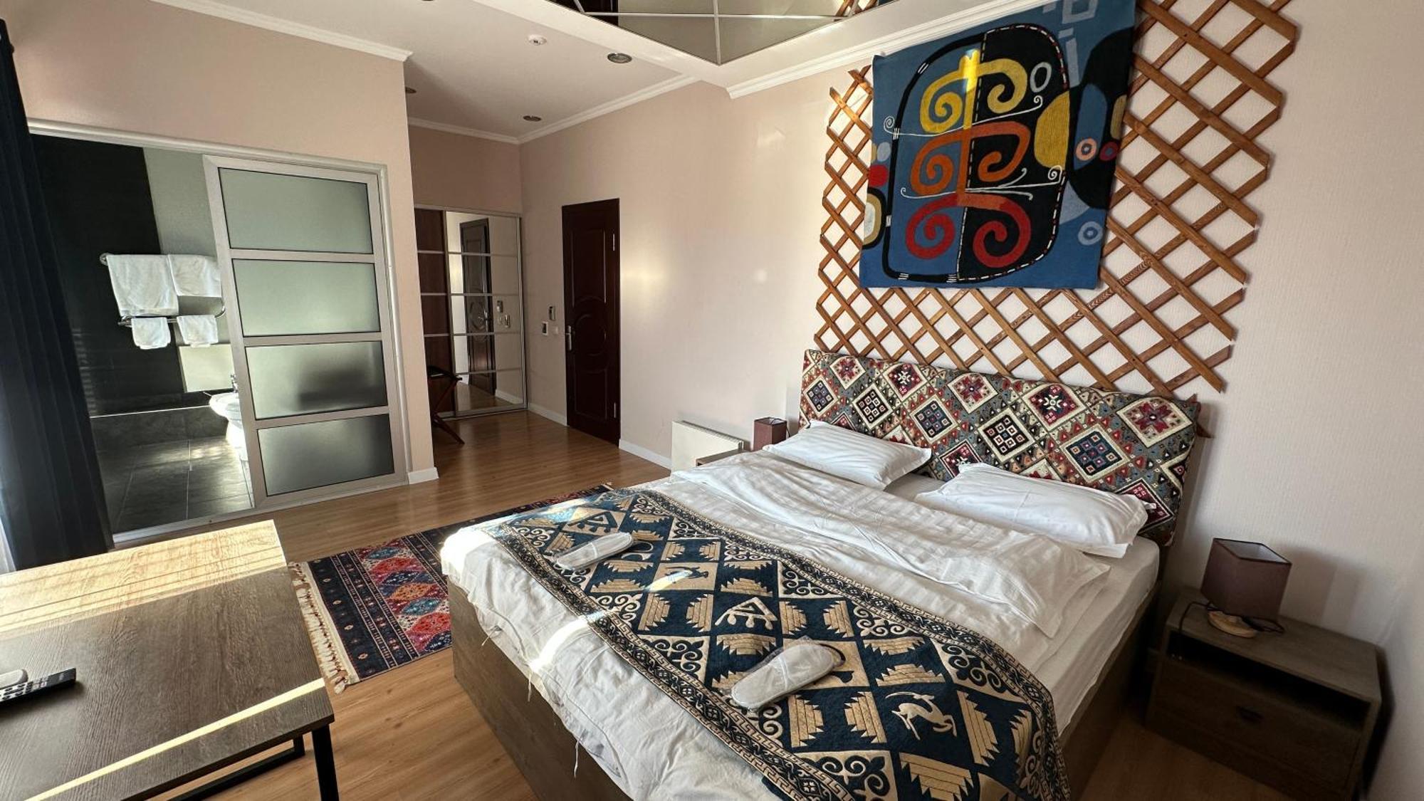 Tian-Shan Hotel Biszkek Zewnętrze zdjęcie