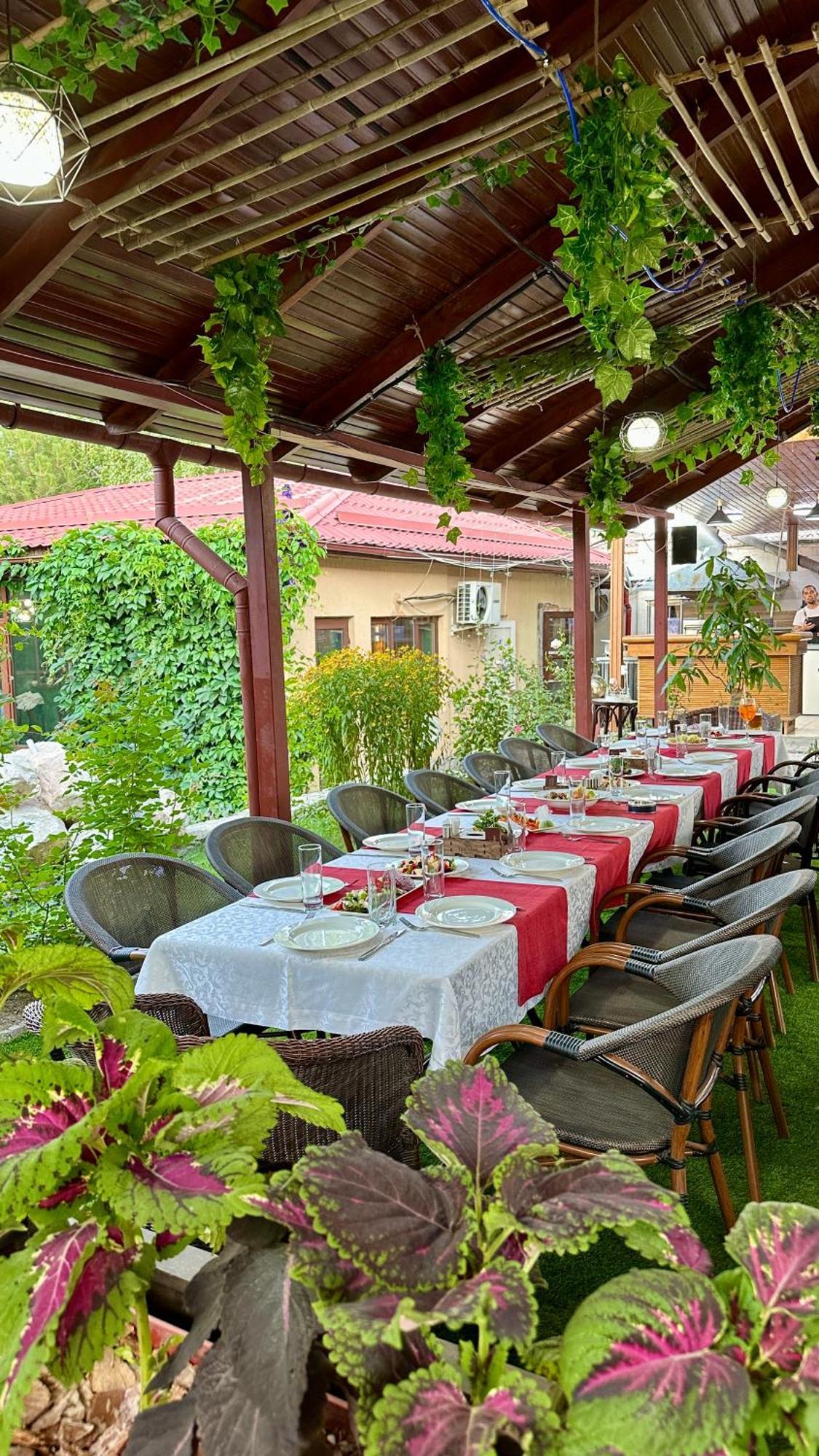 Tian-Shan Hotel Biszkek Zewnętrze zdjęcie