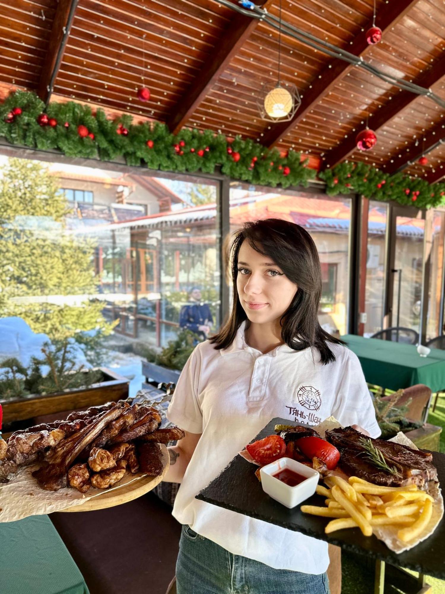 Tian-Shan Hotel Biszkek Zewnętrze zdjęcie