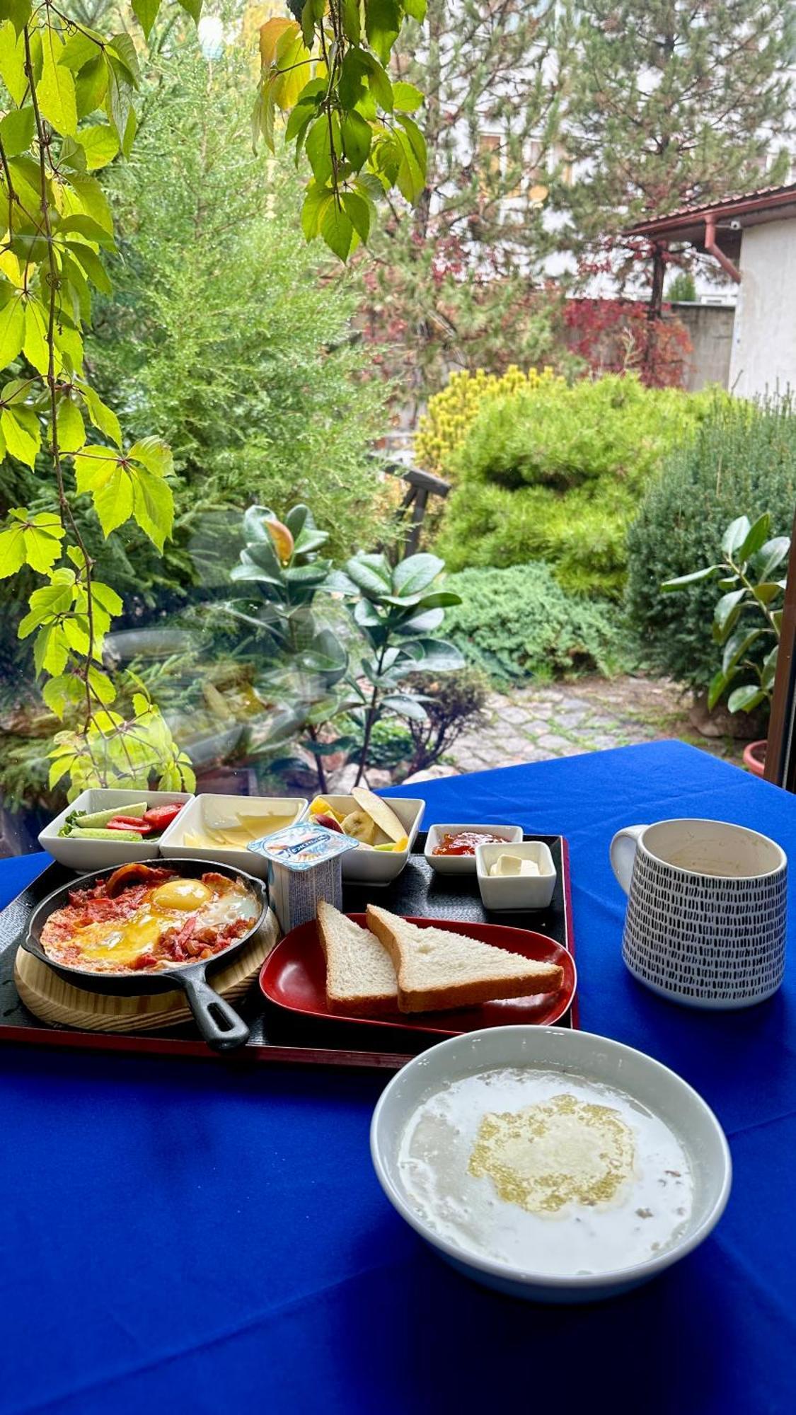 Tian-Shan Hotel Biszkek Zewnętrze zdjęcie