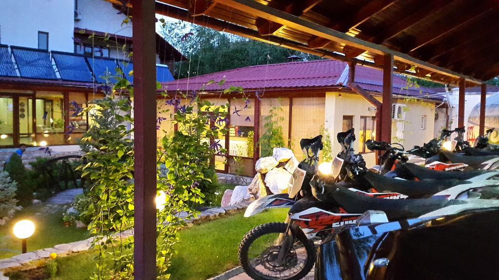 Tian-Shan Hotel Biszkek Zewnętrze zdjęcie