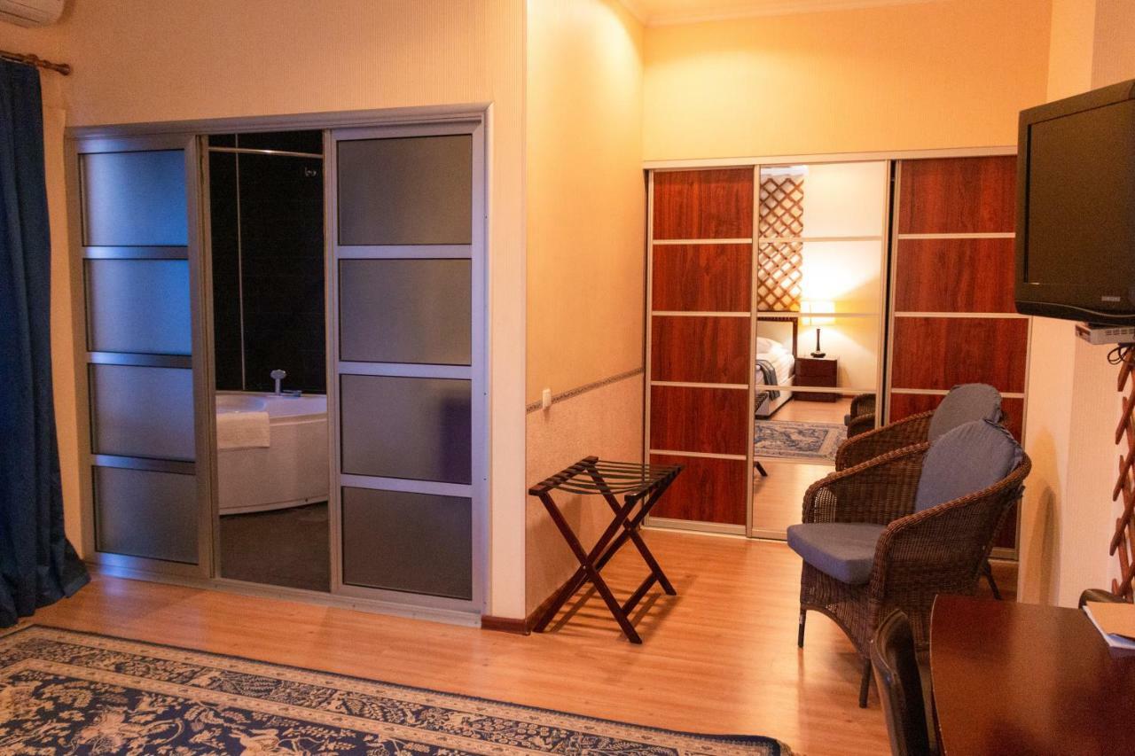 Tian-Shan Hotel Biszkek Zewnętrze zdjęcie