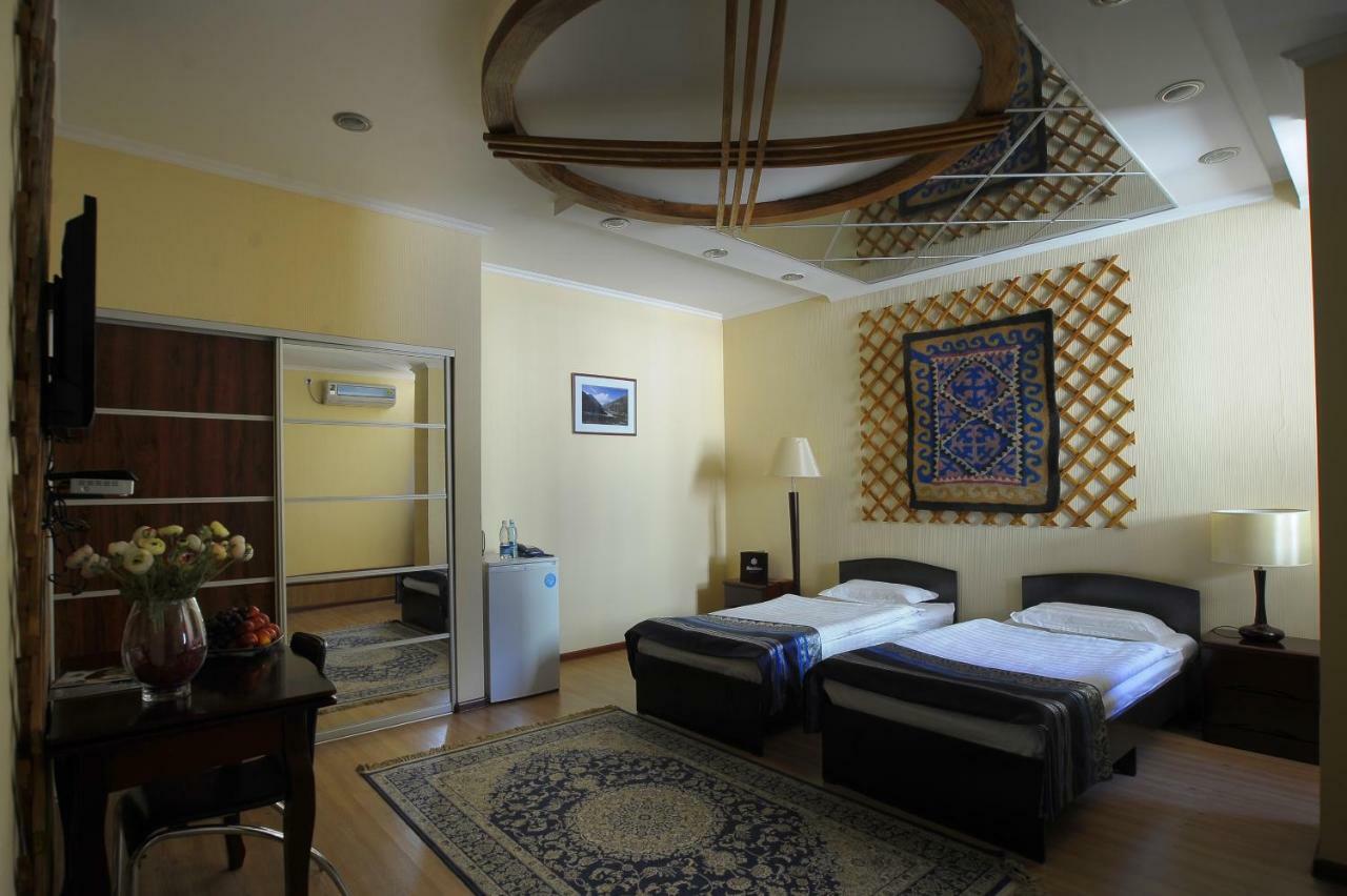 Tian-Shan Hotel Biszkek Zewnętrze zdjęcie