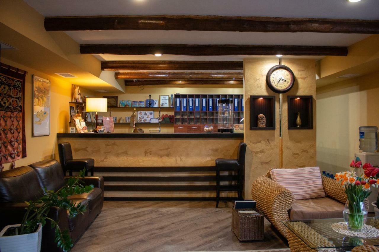 Tian-Shan Hotel Biszkek Zewnętrze zdjęcie