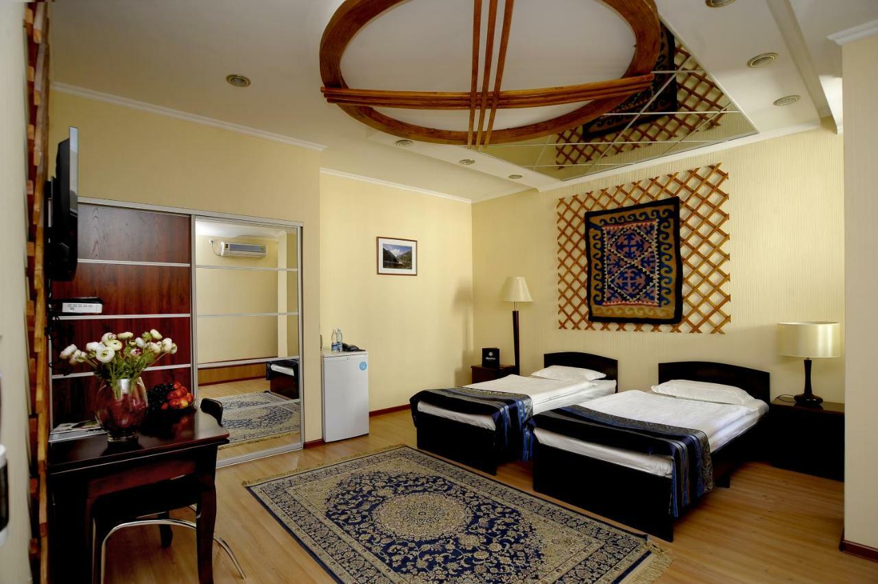 Tian-Shan Hotel Biszkek Zewnętrze zdjęcie