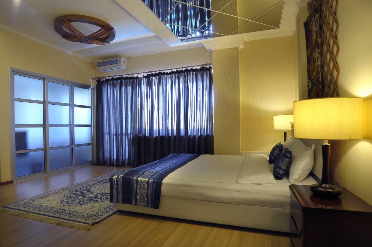 Tian-Shan Hotel Biszkek Zewnętrze zdjęcie