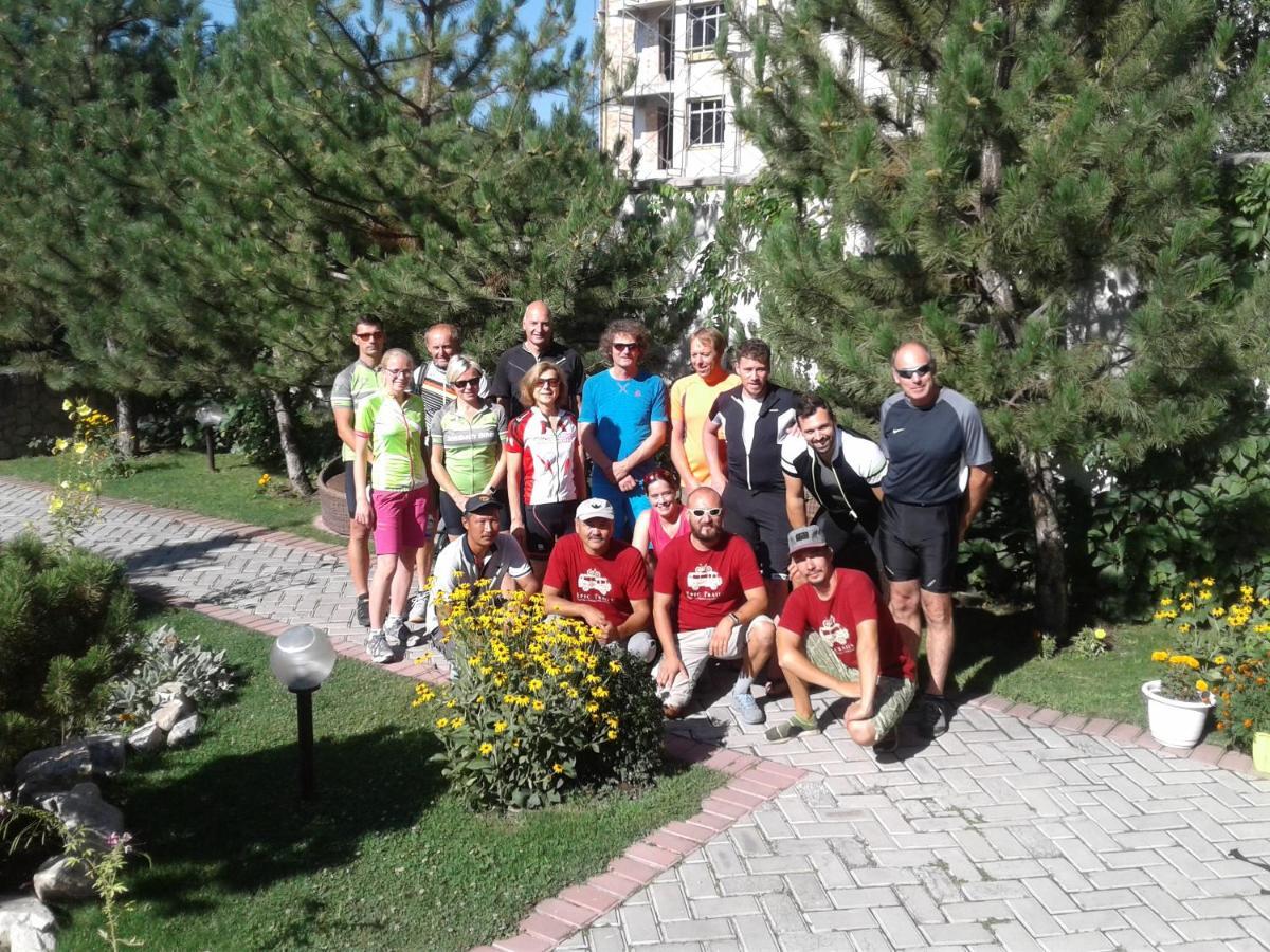Tian-Shan Hotel Biszkek Zewnętrze zdjęcie