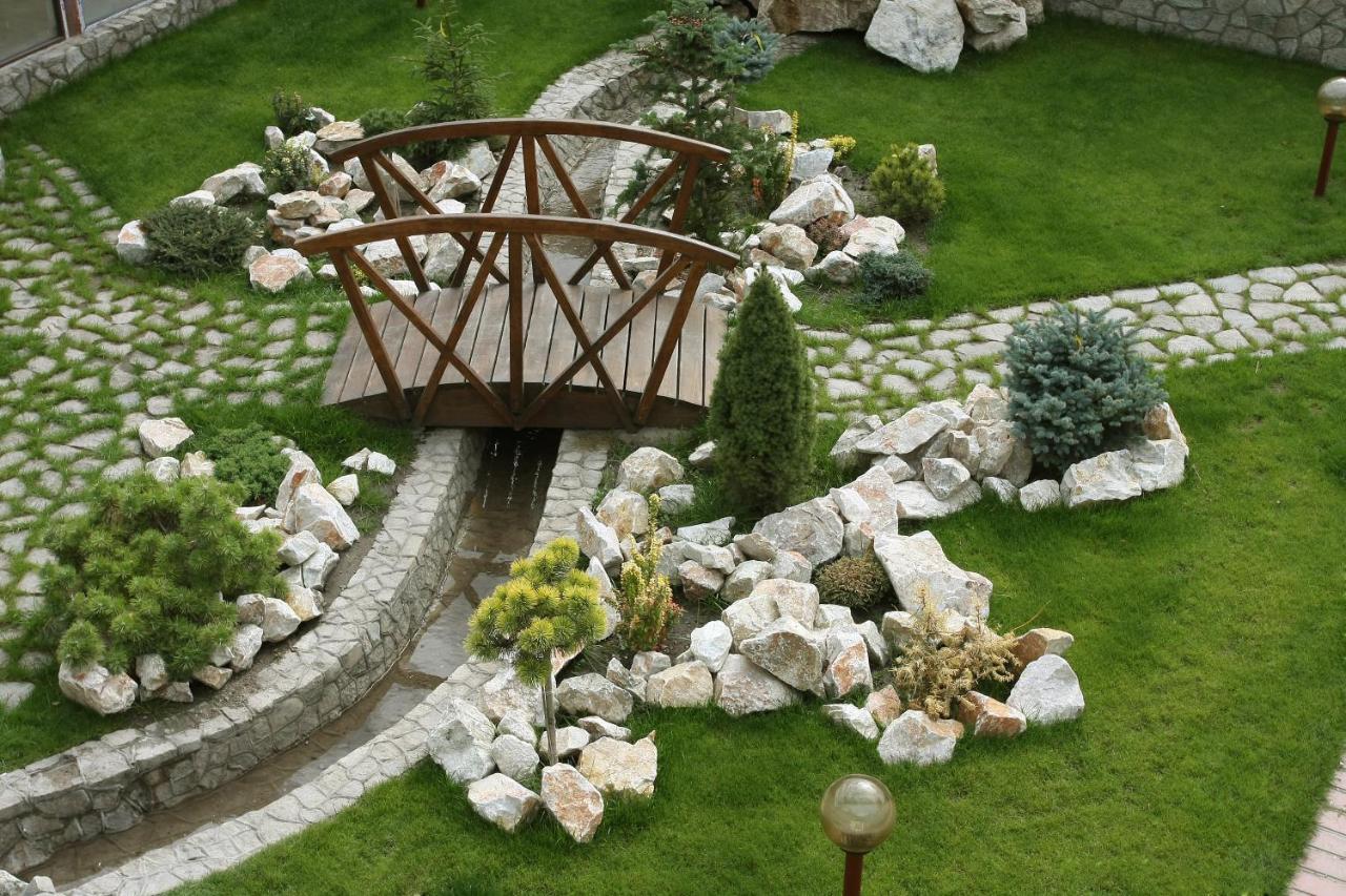 Tian-Shan Hotel Biszkek Zewnętrze zdjęcie