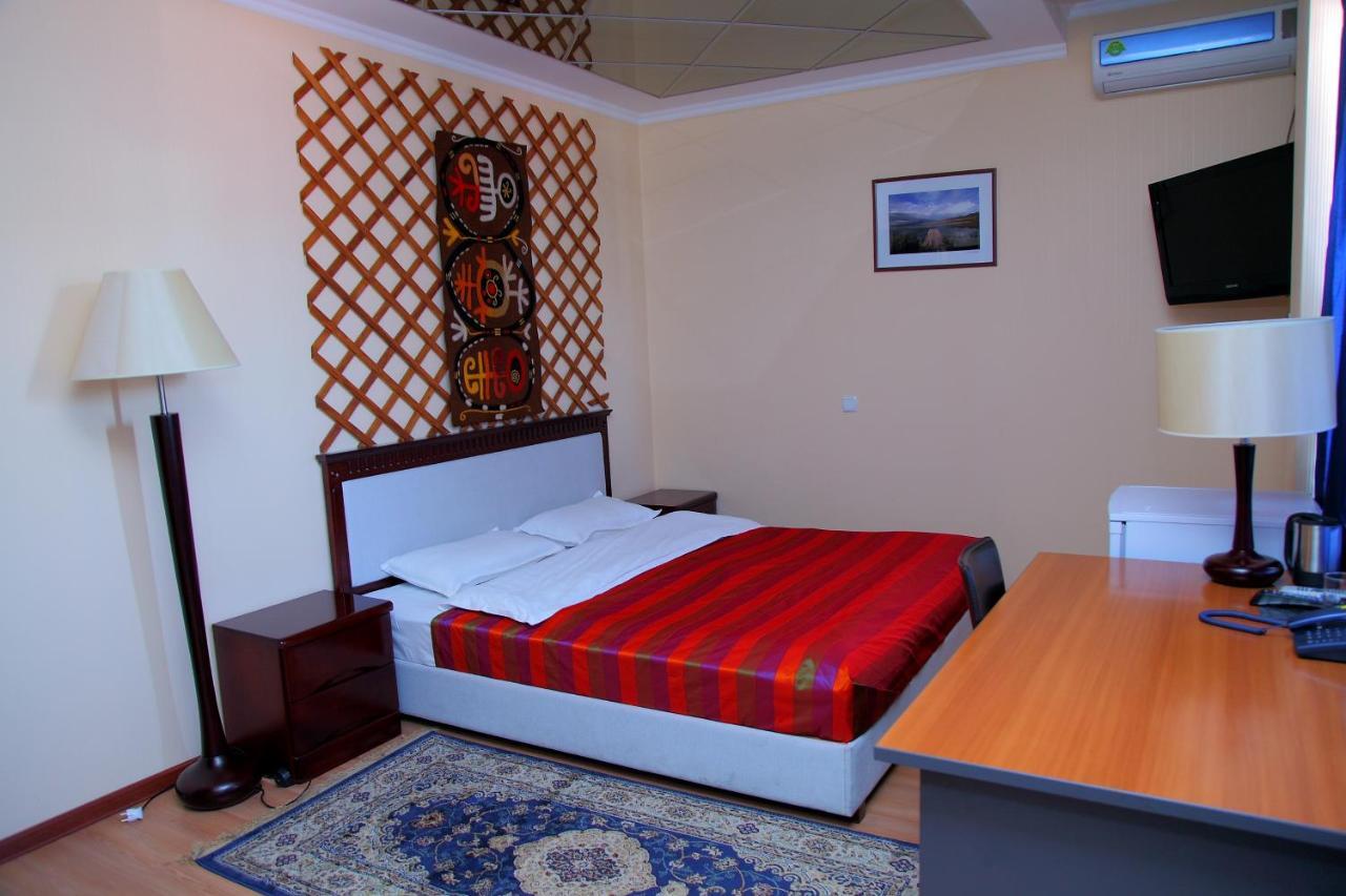Tian-Shan Hotel Biszkek Zewnętrze zdjęcie