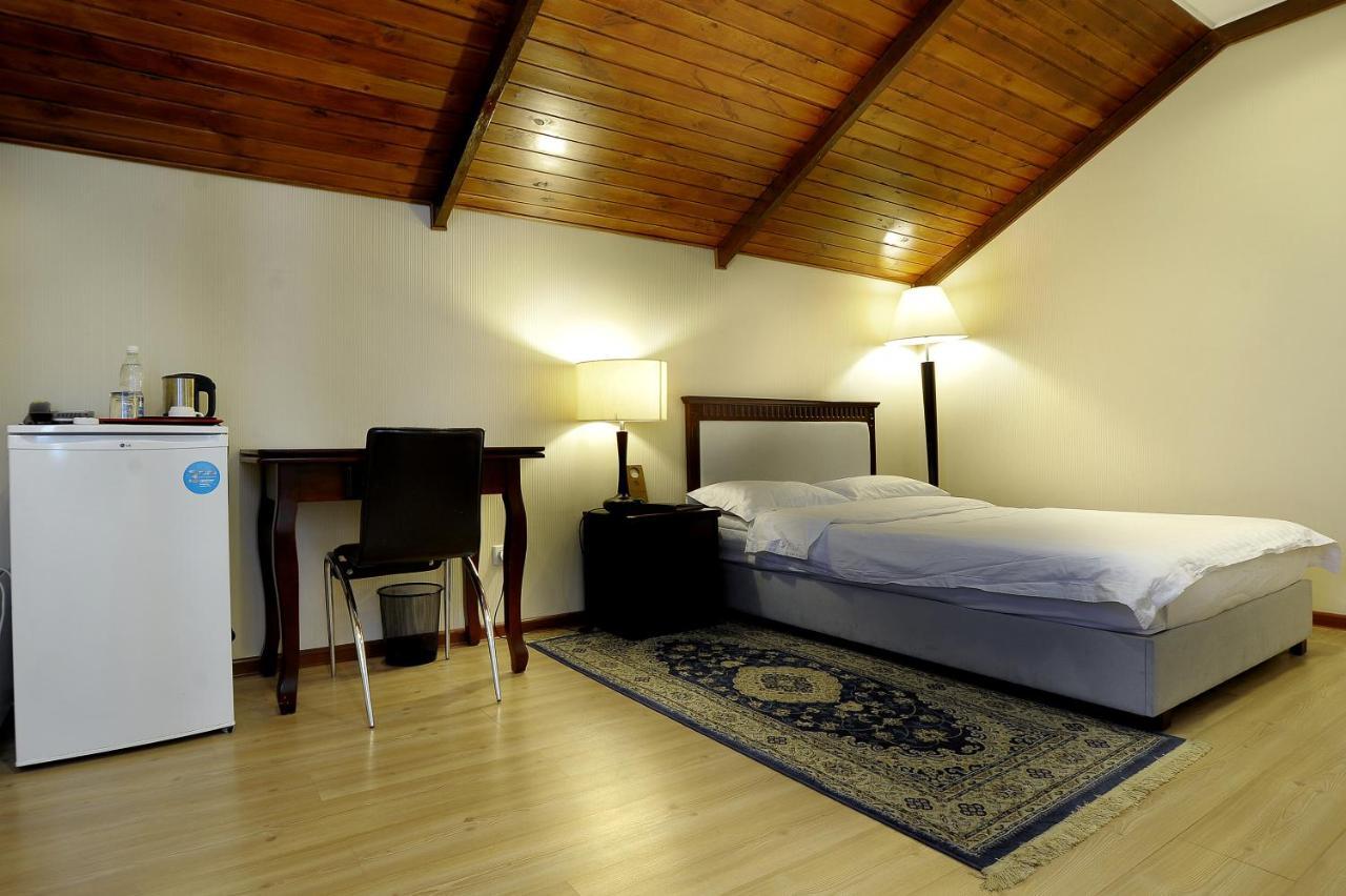 Tian-Shan Hotel Biszkek Zewnętrze zdjęcie