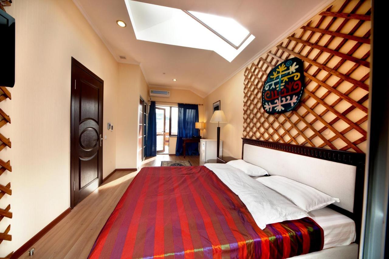 Tian-Shan Hotel Biszkek Zewnętrze zdjęcie